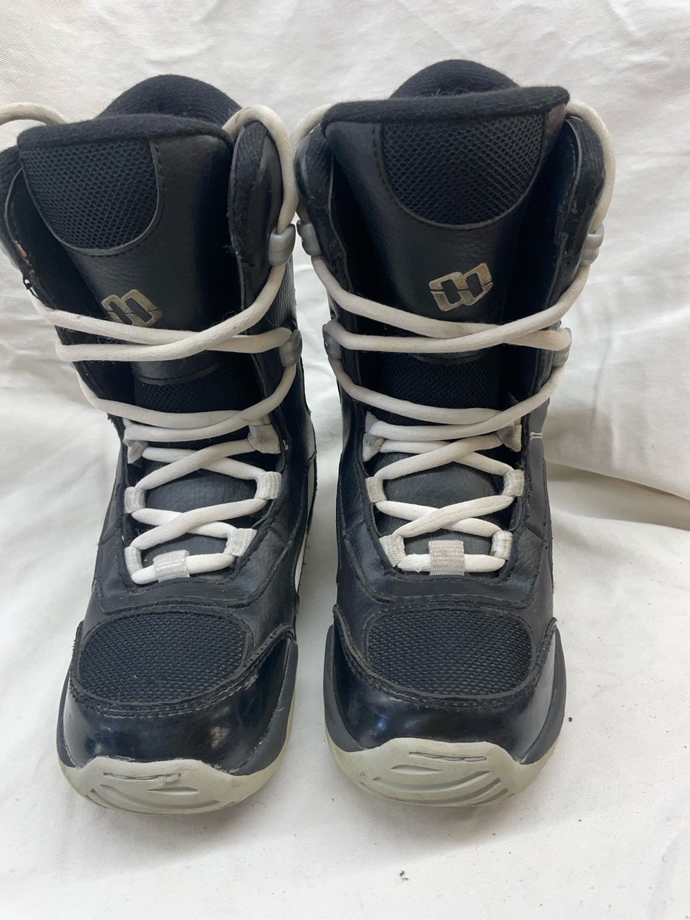 Morrow Black Kids Snowboard Boots with White Laces unisex sz 1